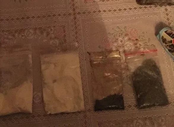 u-lvovi-politsiya-zatrimala-dvokh-narkodileriv