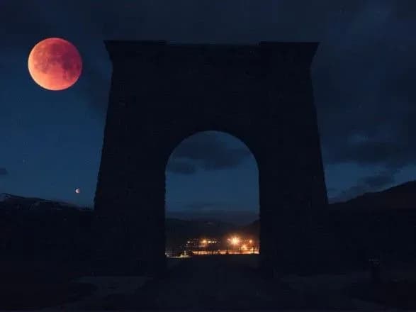 vpershe-za-150-rokiv-yakim-buv-blakitniy-krivaviy-supermisyats