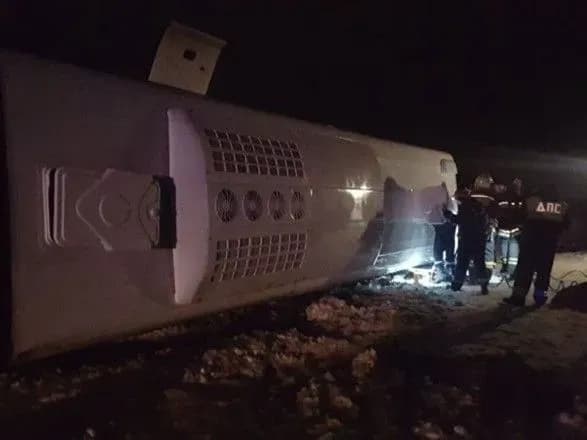 pid-rostovom-na-donu-perekinuvsya-pasazhirskiy-avtobus-ye-zagibli