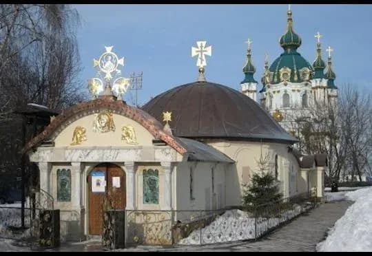 petitsiya-pro-znesennya-sporudi-upts-mp-bilya-muzeyu-istoriyi-ukrayini-nabrala-10-tis-golosiv