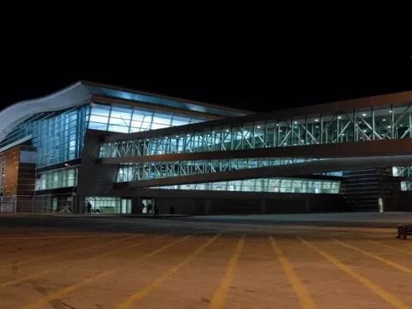 ukrayinskiy-litak-zdiysniv-avariynu-posadku-v-tbilisi