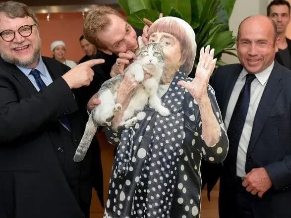 frantsuzkiy-rezhiser-prislala-na-zibrannya-nominantiv-na-oskar-svoyu-kartonnu-kopiyu