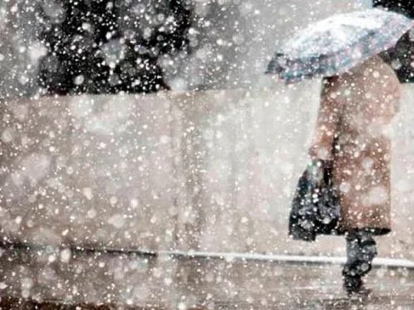 zavtra-u-stolitsi-ochikuyetsya-mokriy-snig-na-dorogakh-mistsyami-ozheleditsya