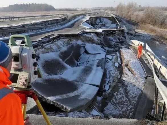 na-pivnochi-nimechchini-provalivsya-avtoban