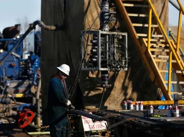 ssha-vitisnyat-rosiyu-ta-saudivsku-araviyu-iz-liderskikh-pozitsiy-z-vidobutku-nafti