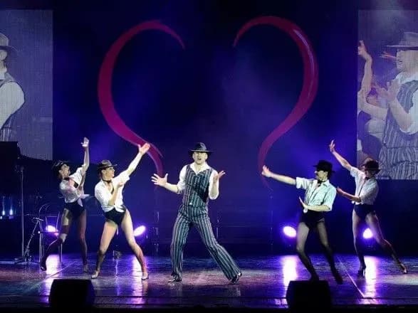 u-natsionalniy-opereti-ukrayini-glyadachiv-privitayut-iz-dnem-svyatogo-valentina