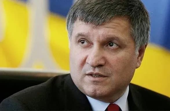 u-napadnika-na-politseyskogo-zabrali-nagorodnu-zbroyu-avakov