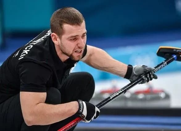 zmi-rosiyskiy-kerlingist-zapidozreniy-u-vzhivanni-meldoniyu-pokinuv-olimpiyske-selische-mok-sprostovuye