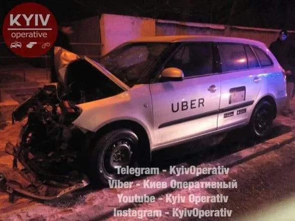 taksi-uber-potrapilo-u-dtp-na-gavanskomu-mostu-stolitsi