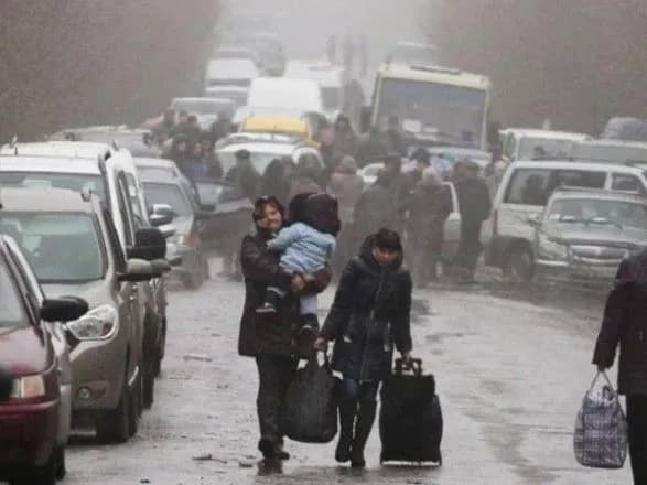 u-chergakh-na-kpvv-na-donbasi-zibralos-460-avto