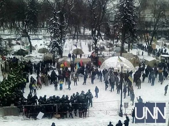 sutichka-mizh-mitinguvalnikami-i-pravookhorontsyami-stalasya-pid-vr