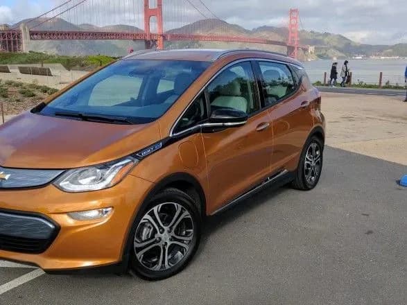 zlochinets-ne-zmig-vkrasti-elektromobil-ne-zrozumivshi-yak-nim-keruvati