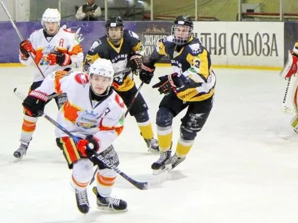 kremenchuk-v-overtaymi-obigrav-biliy-bars-u-pershomu-pivfinali-ukhl