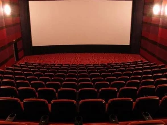 minulogo-roku-na-ukrayinski-filmi-bulo-prodano-1-5-mln-kvitkiv-poroshenko