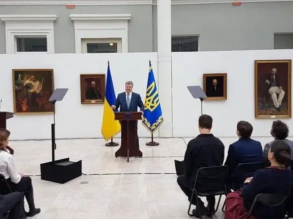 poroshenko-anonsuvav-ukaz-pro-desyatirichnu-programu-zmitsnennya-statusu-ukrayinskoyi-movi