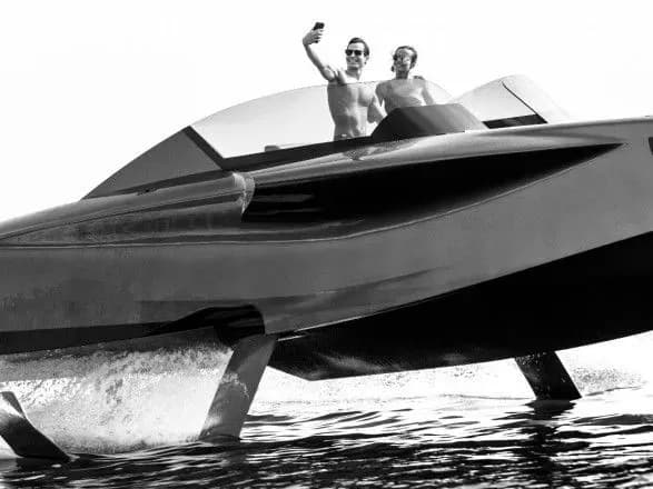 v-oae-stvorili-litayuchu-yakhtu