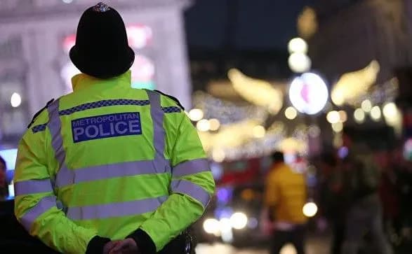 dvokh-lyudey-gospitalizuvali-cherez-pidozrilu-substantsiyu-v-budivli-britanskogo-parlamentu