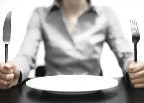 ukrayintsi-nedoyidayut-cherez-rishennya-kabminu-vidpustiti-tsini-deputat