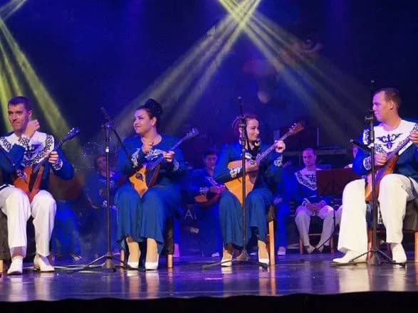 u-latviyi-pryamo-pid-chas-kontsertu-zaareshtuvali-rosiyskikh-balalayechnikiv-zgodom-yikh-deportuvali-z-krayini