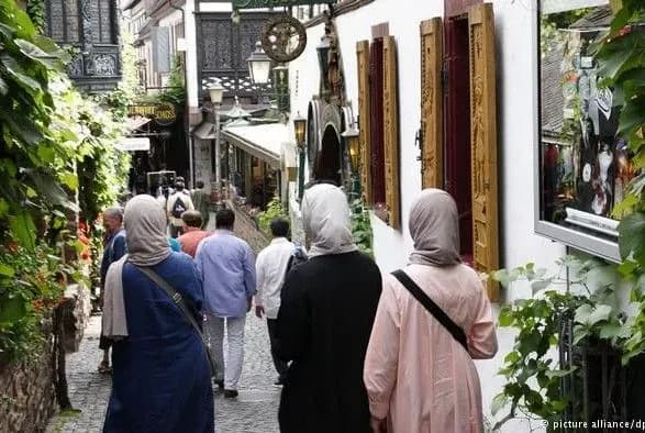 zayava-novogo-glavi-mvs-sprichinila-u-nimechchini-burkhlivu-diskusiyu-schodo-islamu