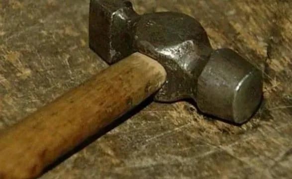 pravookhorontsi-rozpovili-podrobitsi-napadu-cholovika-z-molotkom-na-zhinku-u-kiyevi