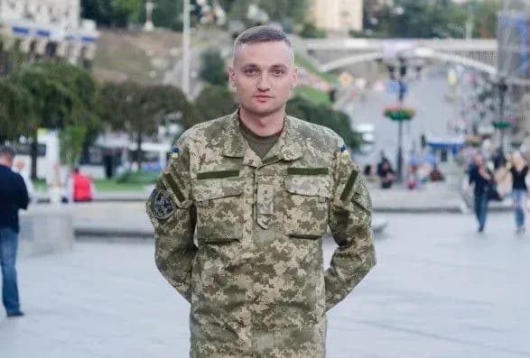 sotni-lyudey-stali-na-kolina-u-mikolayevi-poproschalis-iz-lotchikom-vladislavom-voloshinim