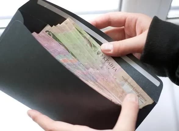 tsogo-roku-minimalna-zarplata-maye-buti-4-tis-griven-prezident