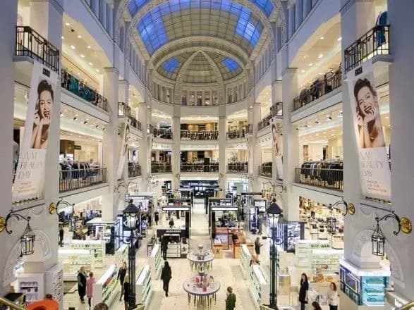 u-tsentri-peterburga-gorit-odna-z-naystarishikh-budivel-mista