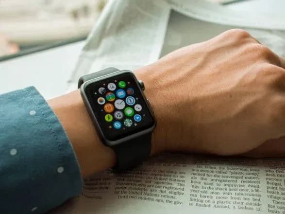 avstraliyska-politsiya-zvinuvatila-zhinku-u-vbivstvi-na-osnovi-danikh-apple-watch
