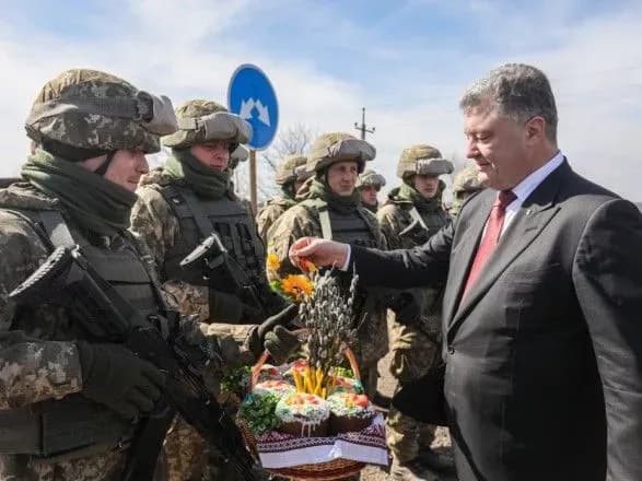 poroshenko-razrakhovuye-na-dotrimannya-rosiyeyu-rezhimu-tishi-odnak-zaklikav-viyskovikh-pidtrimuvati-boyezdatnist