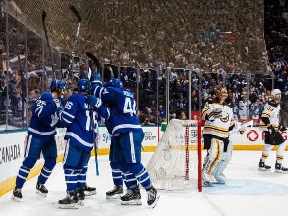 khk-toronto-zdobuv-peremogu-i-skorotiv-vidstavannya-u-seriyi-pley-of-kubku-stenli