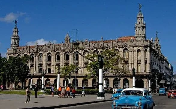 kanada-vidklikaye-chleniv-simey-diplomativ-z-posolstva-na-kubi