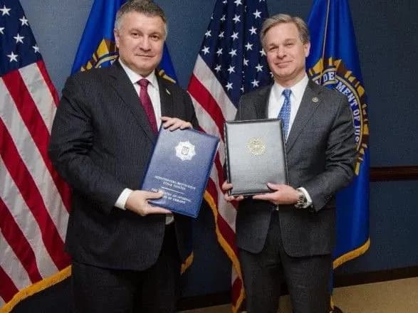 avakov-u-ssha-zustrivsya-iz-direktorom-fbr-govorili-pro-mizhnarodnu-zlochinnist
