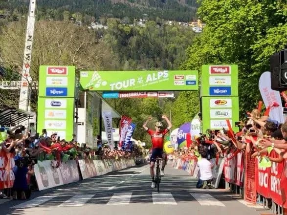 ukrayinskiy-velogonschik-triumfuvav-na-etapi-prestizhnoyi-italiyskoyi-bagatodenki