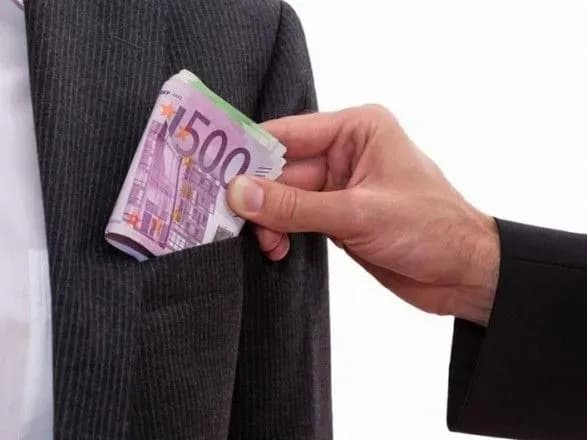 skandal-u-parye-pidozra-v-koruptsiynikh-diyakh-na-korist-azerbaydzhanu