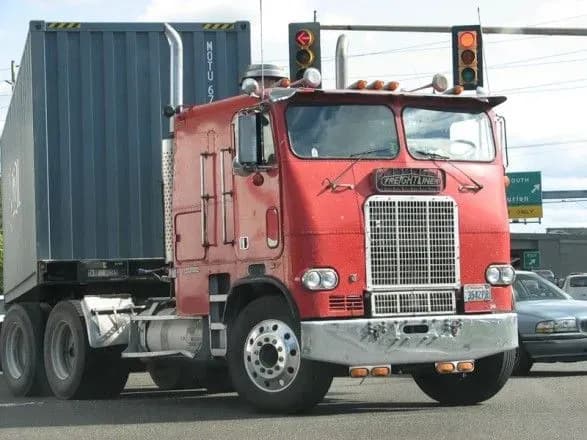 u-ssha-13-vantazhivok-vishukalis-v-ryad-i-zavadili-planam-samogubtsya