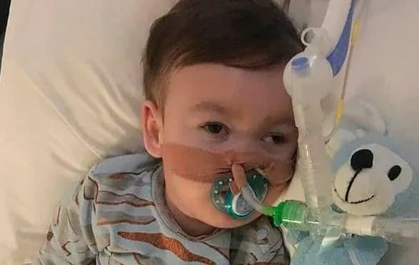 tragediya-v-velikobritaniyi-pomer-dvorichniy-alfi-evans