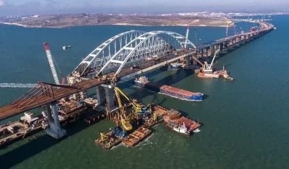 v-merezhi-pokazali-yak-viglyad-maye-krimskiy-mist-naperedodni-vidkrittya