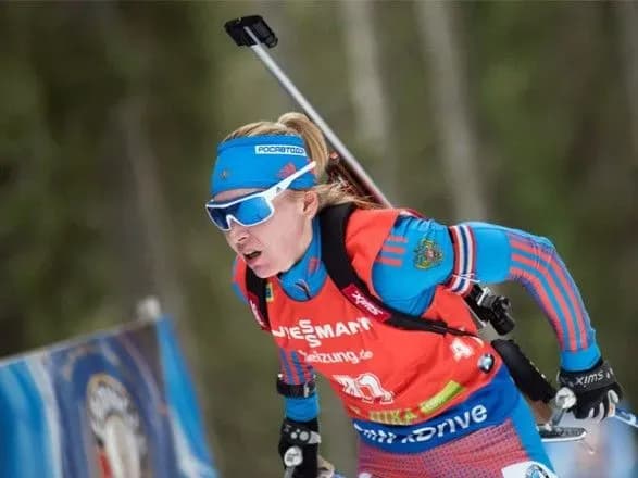 rosiysku-prizerku-kubkiv-svitu-i-chye-z-biatlonu-diskvalifikuvali-na-dva-roki