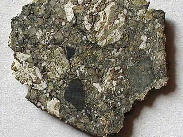 v-nadrakh-misyatsya-mozhe-buti-voda-vcheni