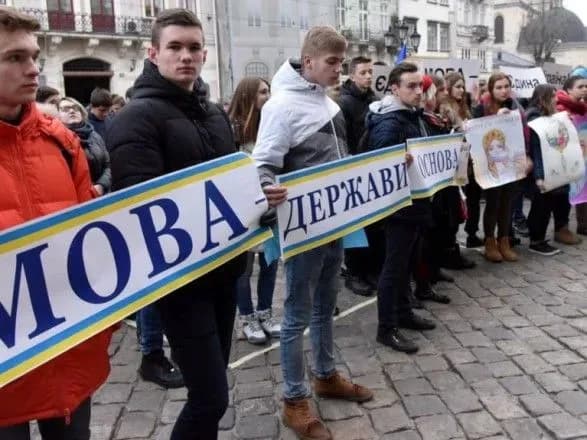 mon-viznachit-derzhstandart-schodo-volodinnya-ukrayinskoyu-movoyu