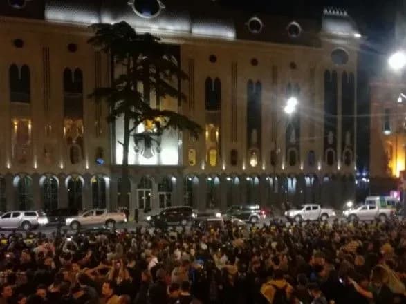 glava-mvs-gruziyi-zustrivsya-v-tbilisi-z-uchasnikami-aktsiyi-protestu-proti-diy-politsiyi