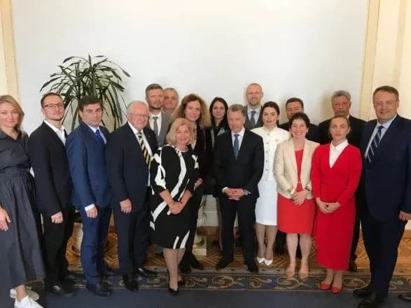 volker-obgovoriv-z-nardepami-perspektivi-mirotvortsiv-na-donbasi