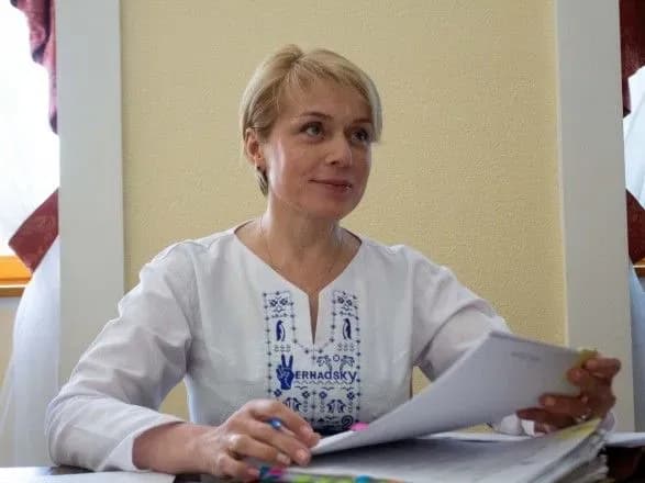 kiti-ta-pingvini-v-ukrayini-stvorili-vishivanku-dlya-antarktiki