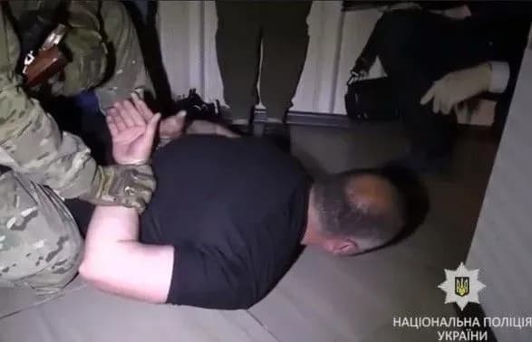 shantazhistiv-yaki-vimagali-50-tisyach-dolariv-za-zhittya-biznesmena-vzyali-pid-vartu