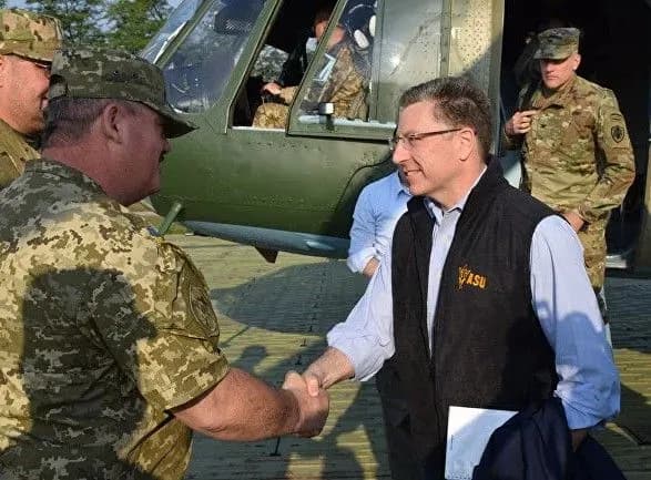 volker-rozumiye-scho-shtuchnimi-metodami-miru-na-donbasi-dosyagti-ne-mozhna-zerkal