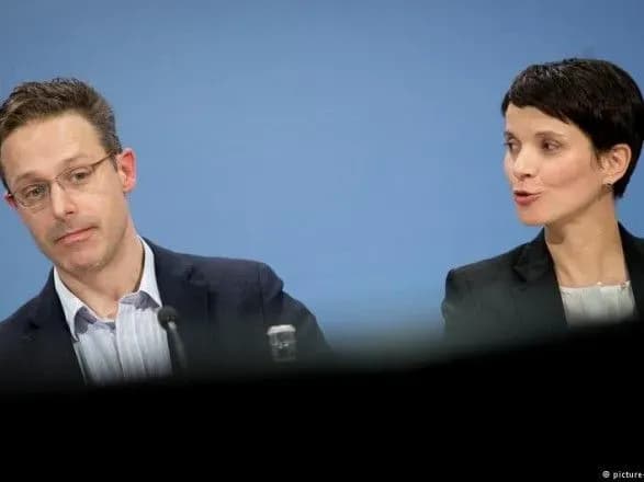 rf-oplatila-privatniy-litak-nimetskim-pravopopulistam