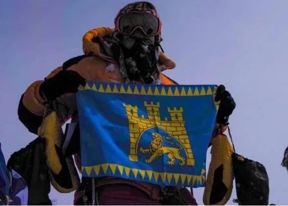 lvivyanin-yakiy-pidkoriv-everest-zavtra-povernetsya-dodomu
