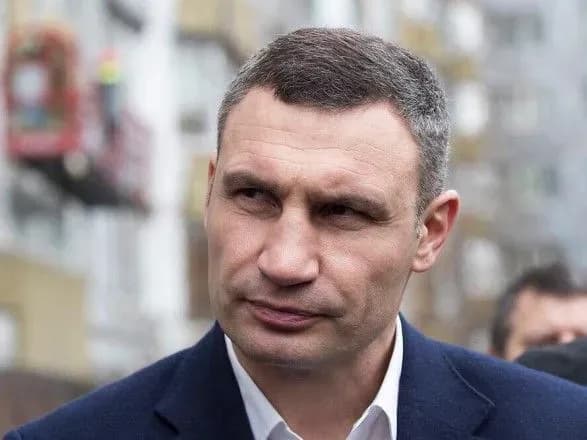 klichko-poprosit-futbolnikh-zirok-pidtrimati-zvernennya-schodo-zvilnennya-sentsova