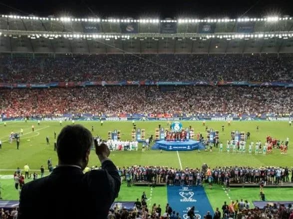 na-finali-ligi-chempioniv-prisutni-poroshenko-ta-korol-ispaniyi